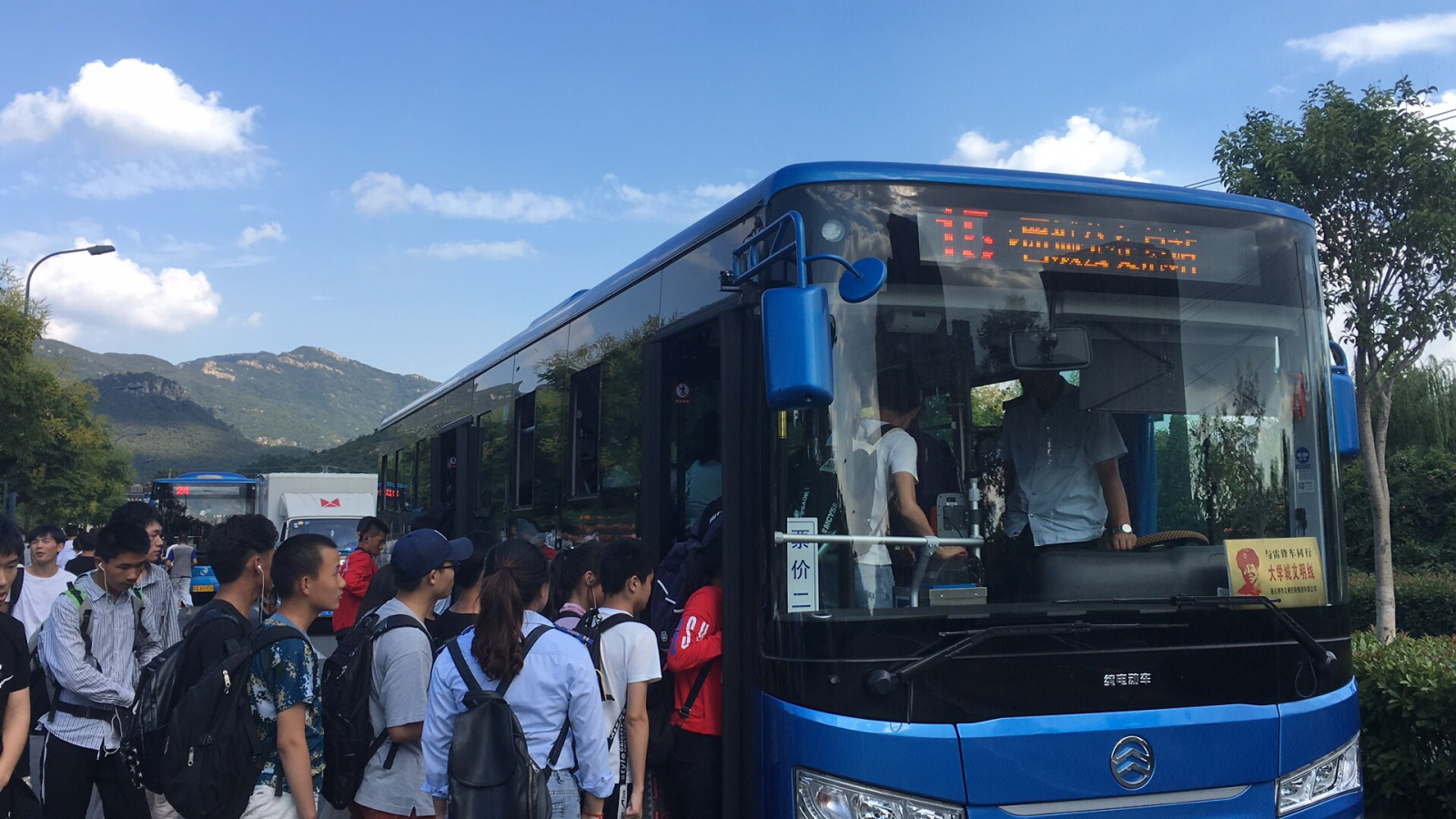 公交集團(tuán)海通公交公司大學(xué)城現(xiàn)場(chǎng)管理工作常態(tài)化